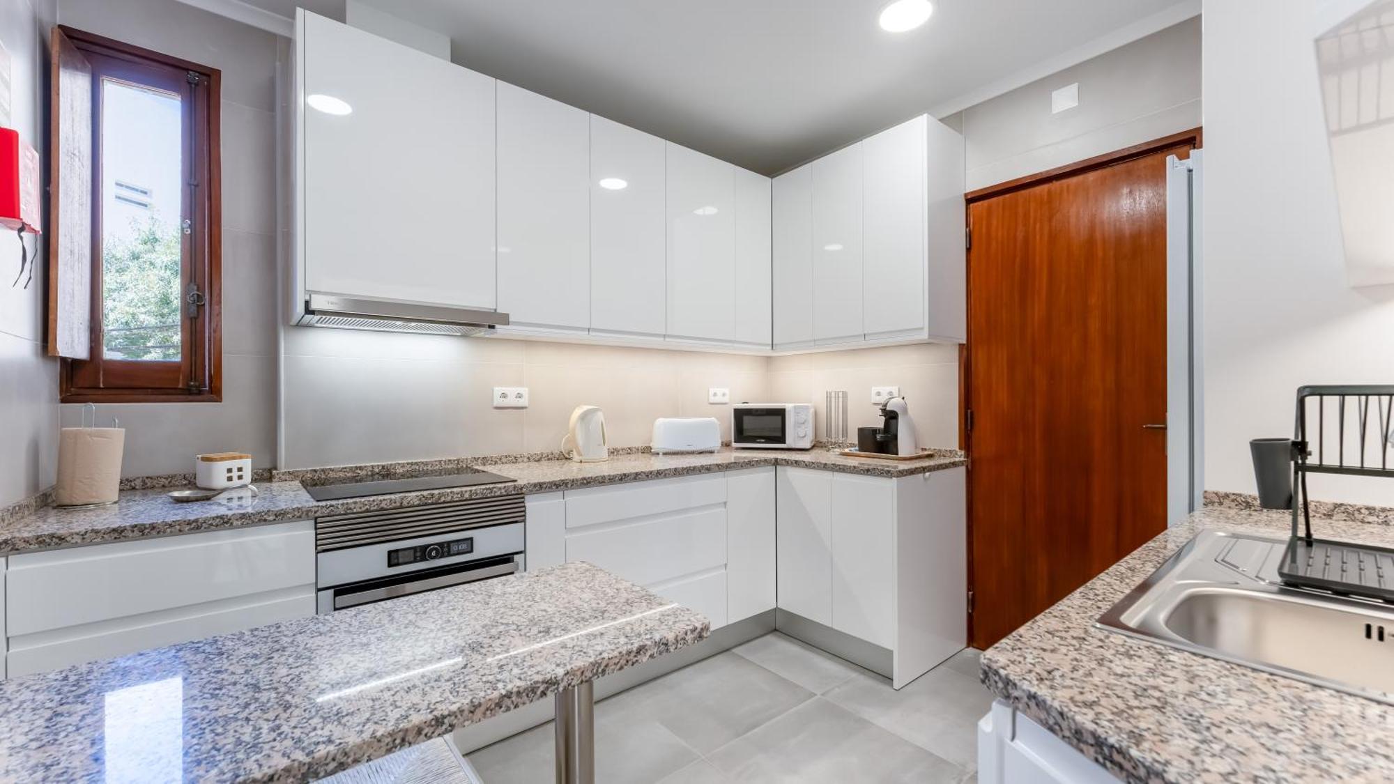 4 Bdr Flat With Balcony In Armacao By Lovelystay Apartment